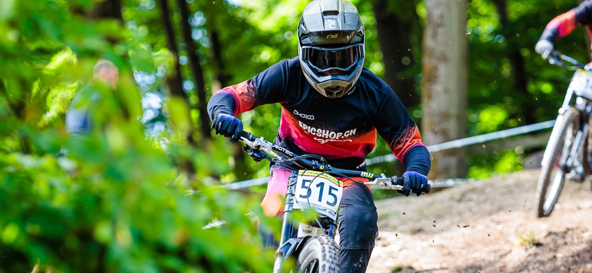 Actionfoto eines Sportlers in Bewegung